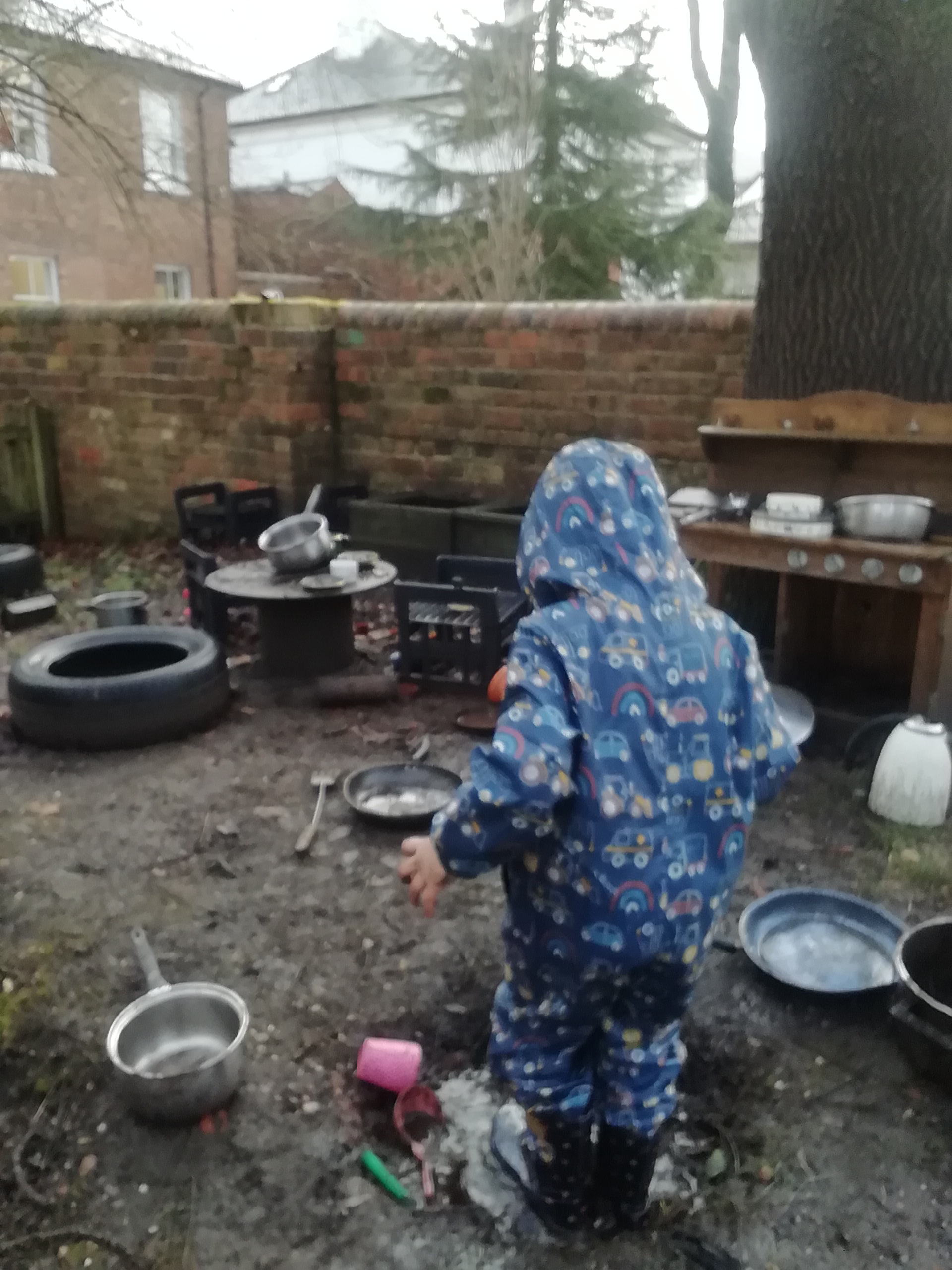 Why is it important for children to explore the outdoors !